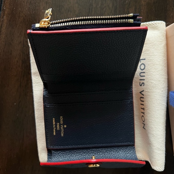 Black with red trim wallet, never used - Picture 4 of 4